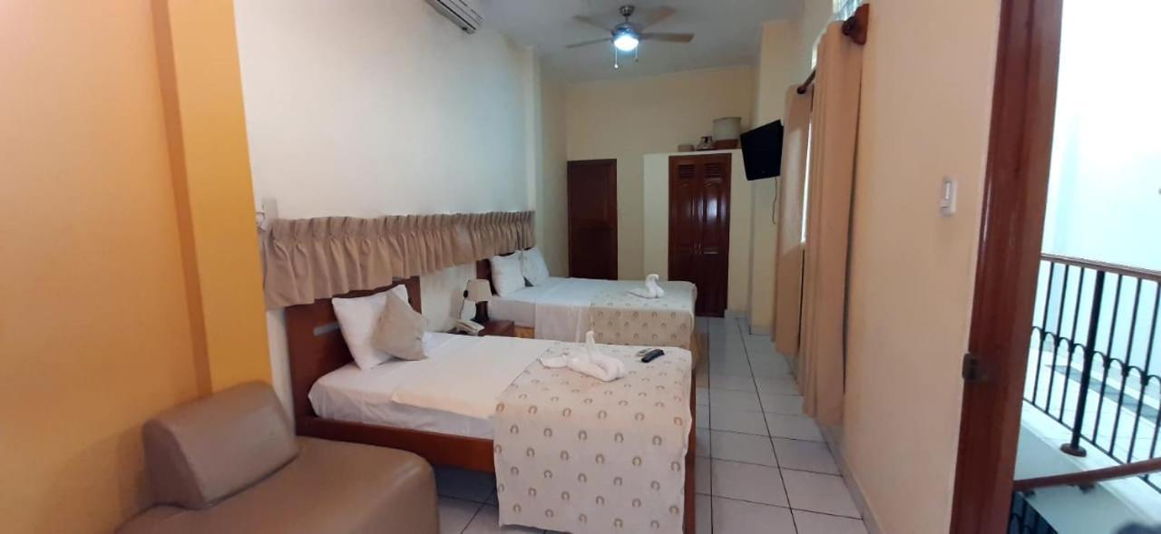 Hostal Huayruro Iquitos Bagian luar foto