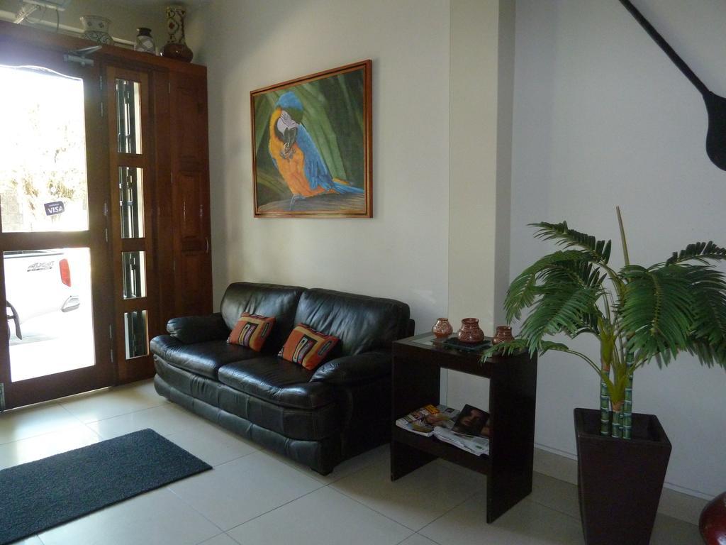 Hostal Huayruro Iquitos Bagian luar foto