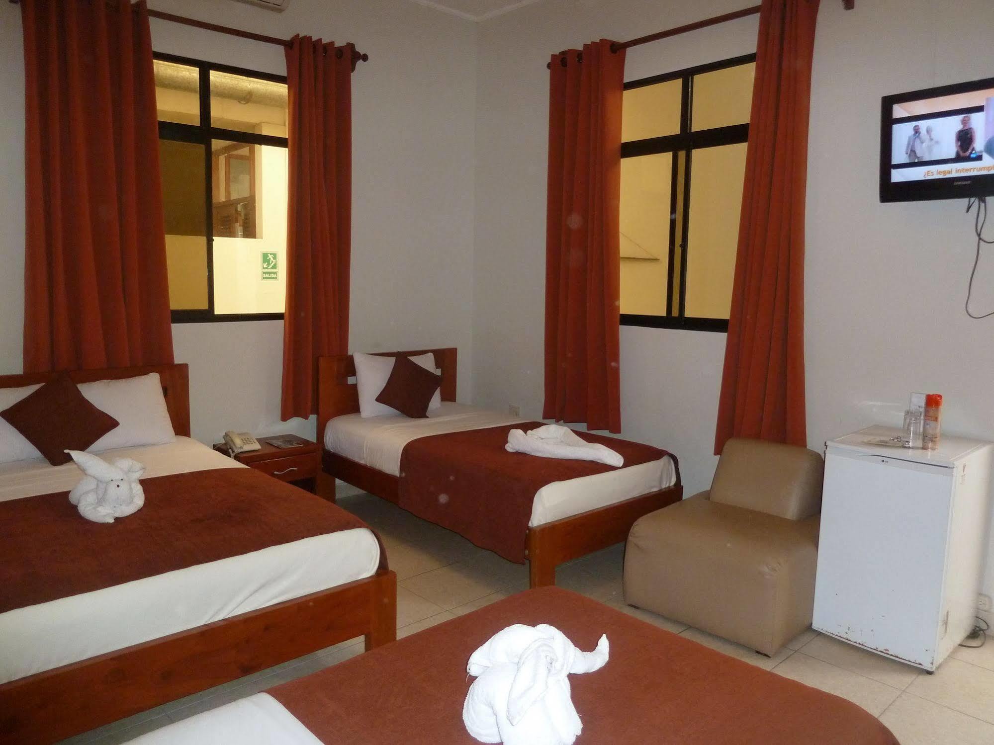 Hostal Huayruro Iquitos Bagian luar foto