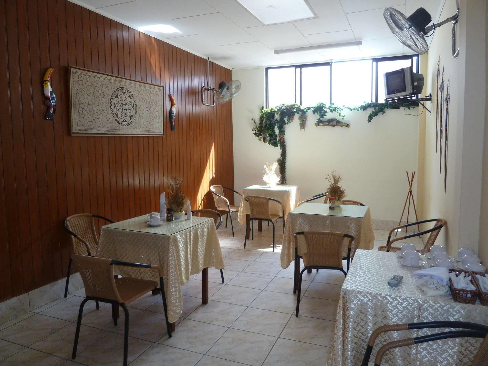 Hostal Huayruro Iquitos Bagian luar foto
